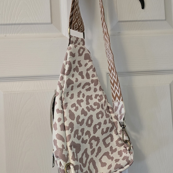 Women’s Pink Leopard Print Crossbody Sling Bag - Picture 2 of 5